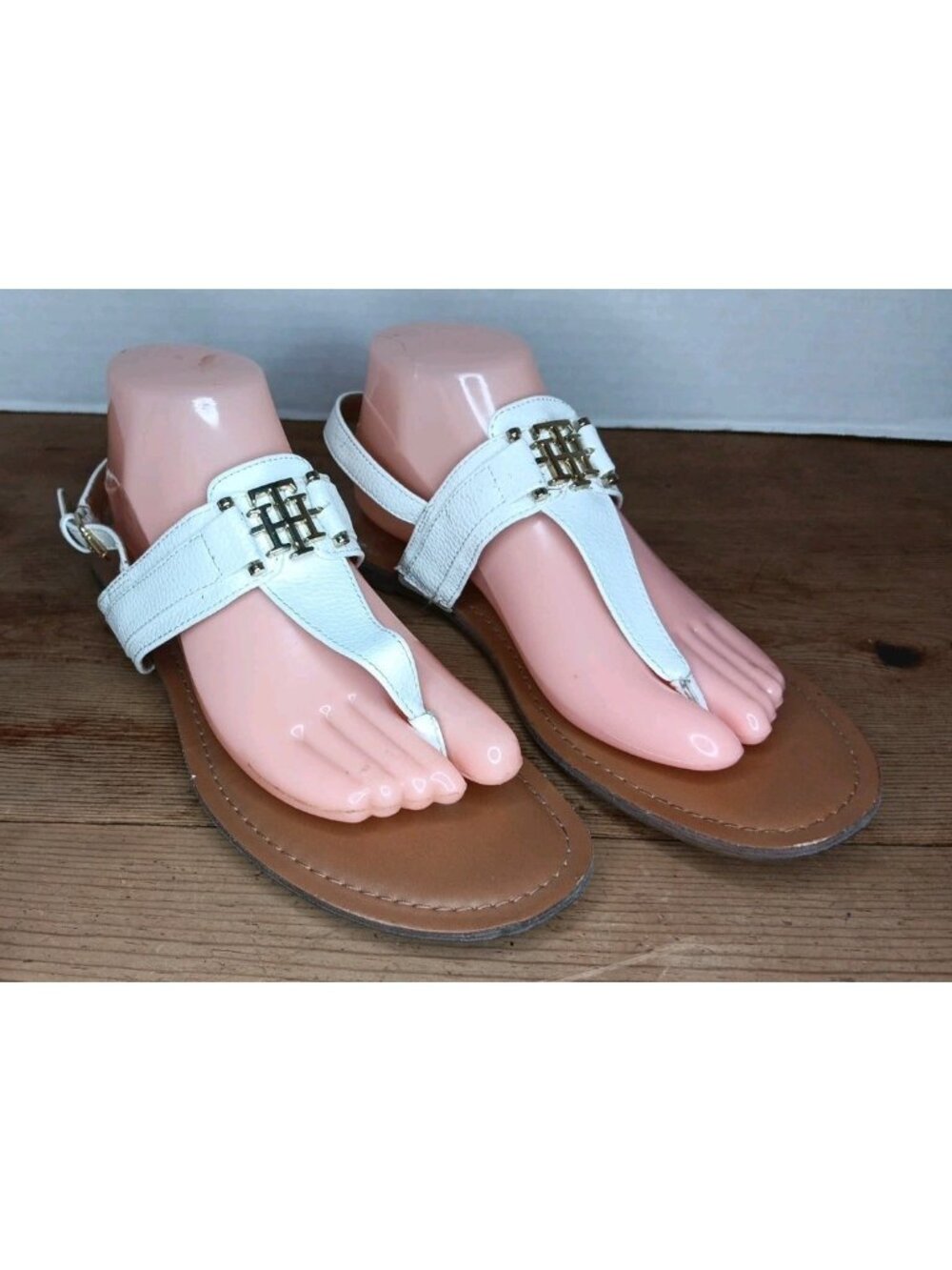 Tommy Hilfiger Carree Thong Sandal Womens 10 M White Strappy Gold Emblem Logo